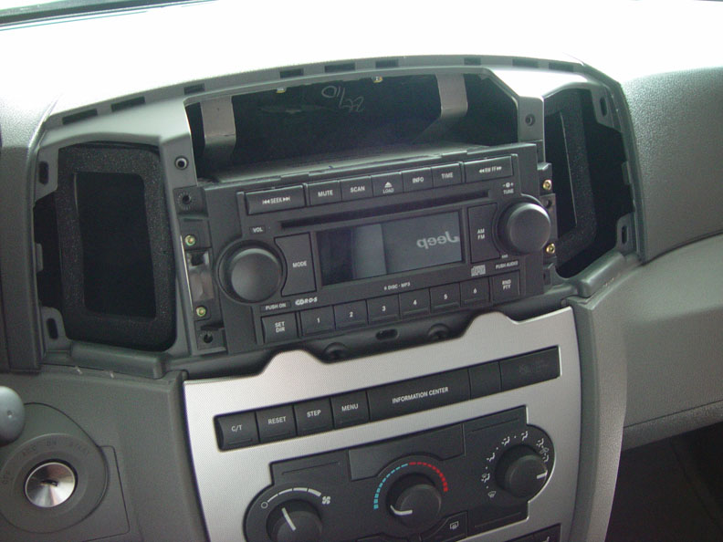 Jeep WK Grand Cherokee "REC" Navigation radio